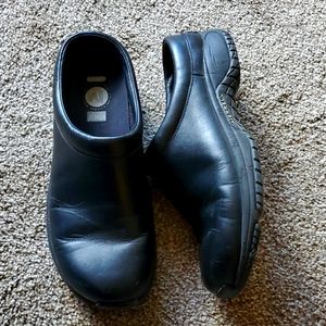 Merrell Encore Pro Black, women US size 9 clogs